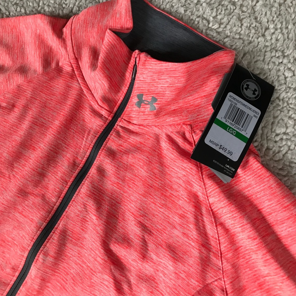 UnderArmour top, 1/2 zip with thumb holes - Picture 4 of 7